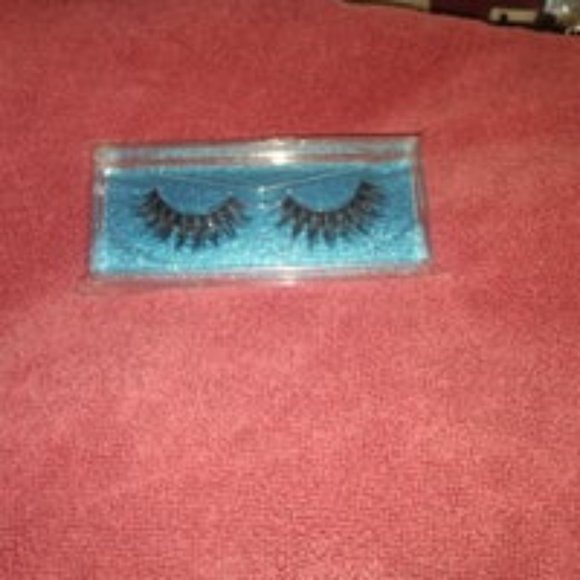 Eyelashes - Picture 1 of 3